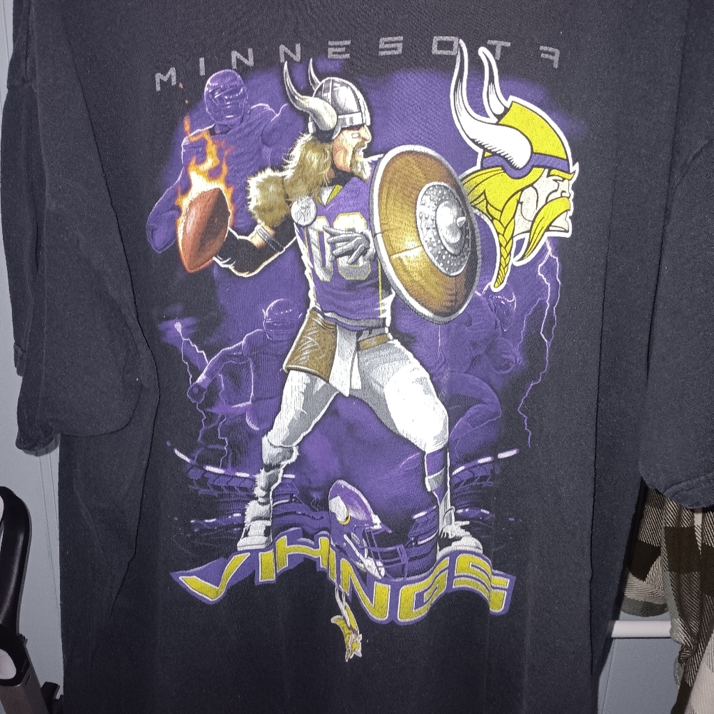 Vintage Minnesota vikings tshirt size xl distressed
